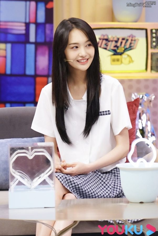 《花花万物》郑爽清爽装扮似邻家女孩(6/6)