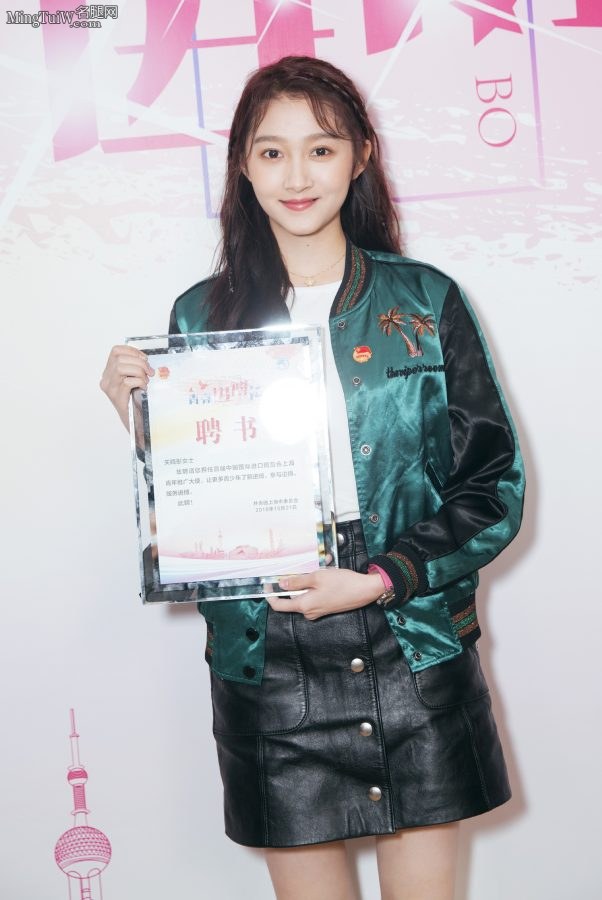 高挑又有灵气的女孩关晓彤亮相上海(5/6)