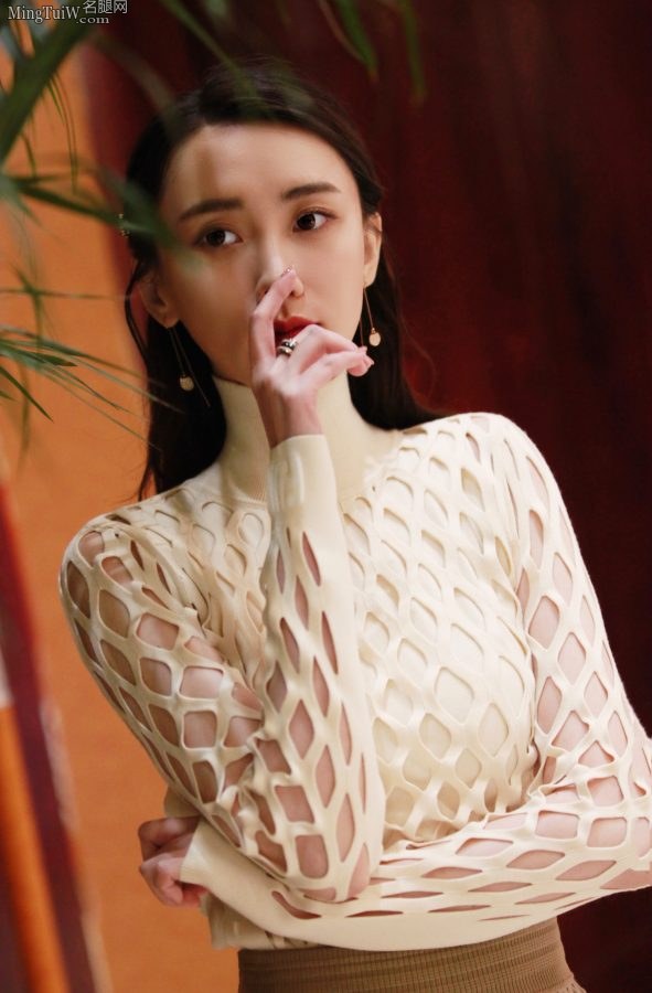 高挑的女星马秋子登台领奖(6/6)