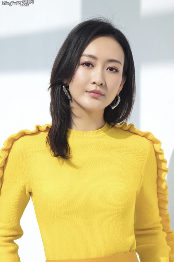 聪慧佳丽王鸥玉足凉高跟宣传活动(6/6)