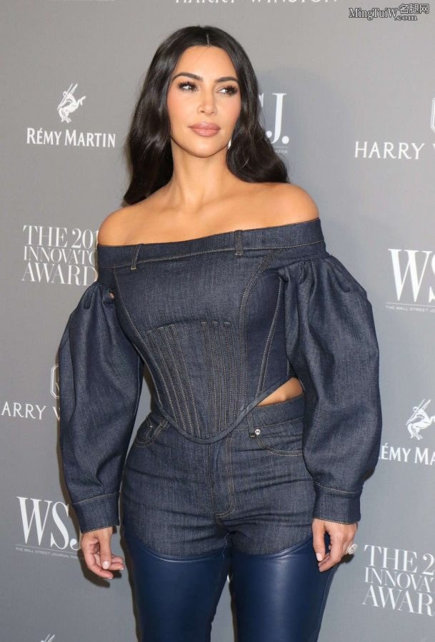 Kim Kardashian篮球般的大臀带给你强烈的视觉冲击(6/16)