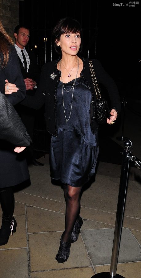 澳大利亚女演员娜塔莉·安博莉亚穿黑丝袜外出（第4张/共6张）