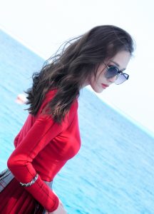 女明星陈乔恩在马尔代夫海天风景里拍摄写真大片