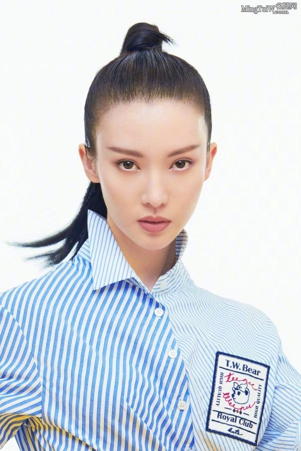 高挑的美女金晨春季运动时尚写真(2/9)