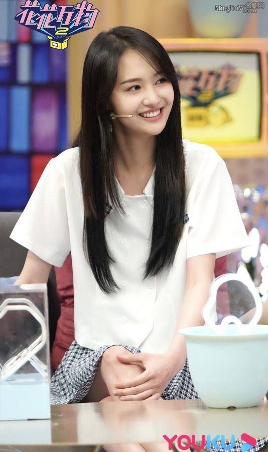 《花花万物》郑爽清爽装扮似邻家女孩(5/6)