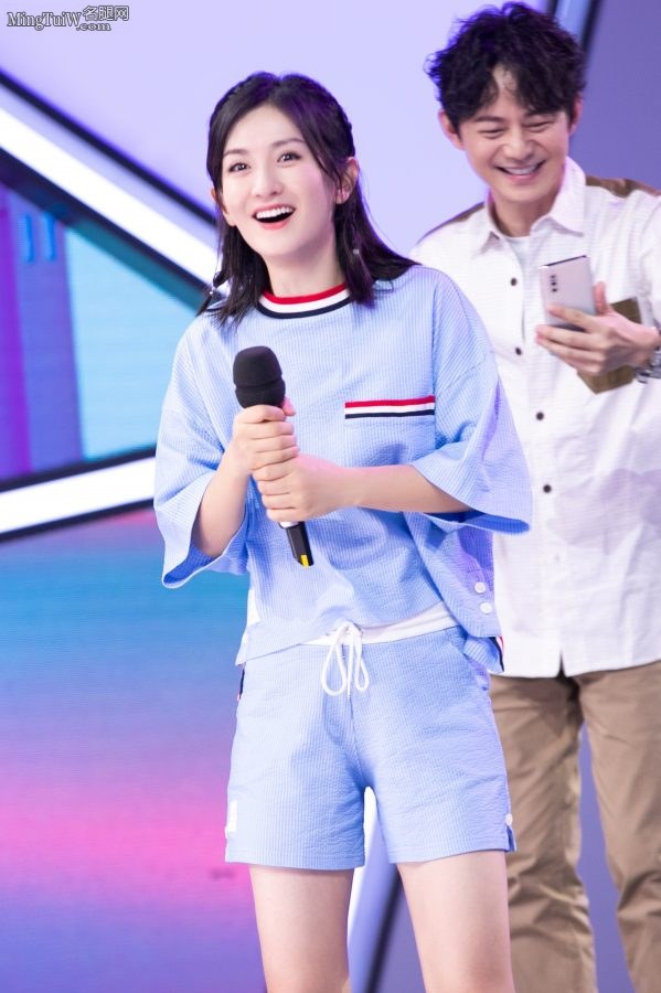 主持人谢娜在《快乐大本营》里的美腿(2/2)
