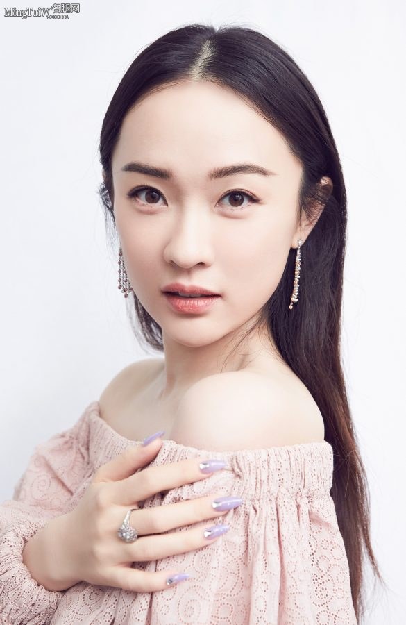 张天爱和霍思燕同台演唱 一个负责露腿一个负责露脚(10/11)