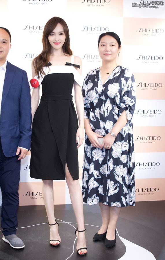 唐嫣涂了红指甲的美足真完美(5/7)
