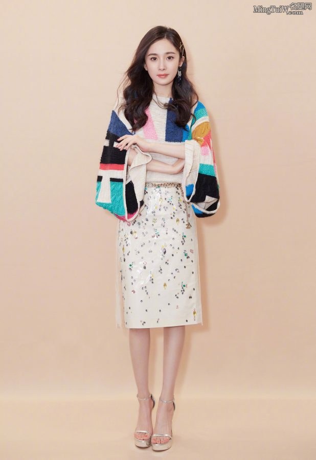 杨幂的美足玉手真是人间极品(2/17)