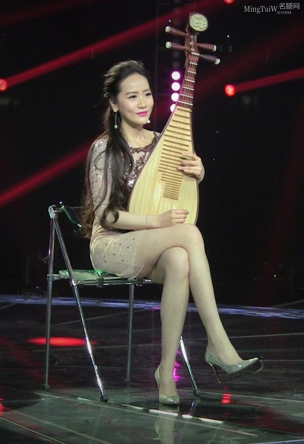 东方气质美女马琳现场演奏琵琶(2/5)