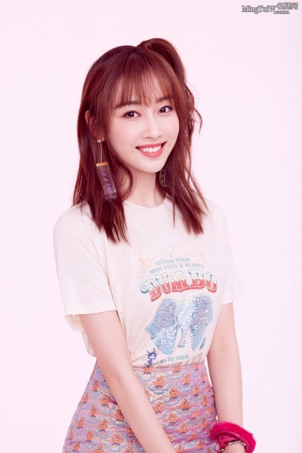 甜美粉红的少女宣璐小短裙白靴子露大腿(7/9)