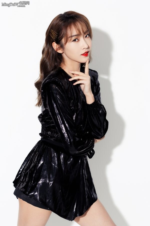 超爱穿靴子的女明星宣璐夹腿坐姿(10/12)