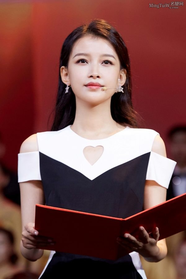 女神孙怡脚穿细高跟露出鞋底(7/8)