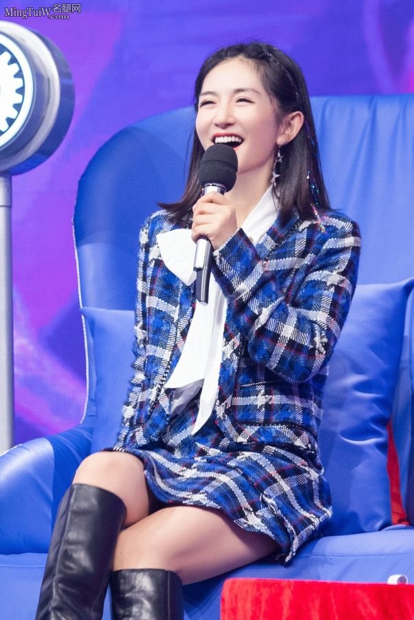 湖南卫视主持人谢娜的皮靴美腿，娜姐还是有很多人喜欢滴(7/11)