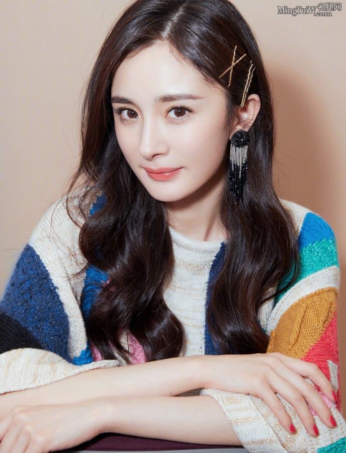 杨幂的美足玉手真是人间极品(4/17)