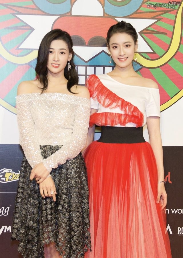 杨祺如的细高跟鞋底太美(10/10)