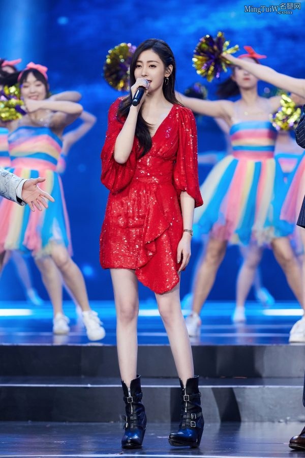  Zhang Tianai and Huo Siyan sang on the same stage, one was responsible for showing legs and the other was responsible for showing feet(5/11)