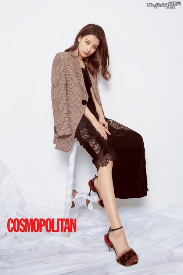 孙怡为时尚COSMO拍写真 牛仔裤高跟鞋玉足完美(5/6)
