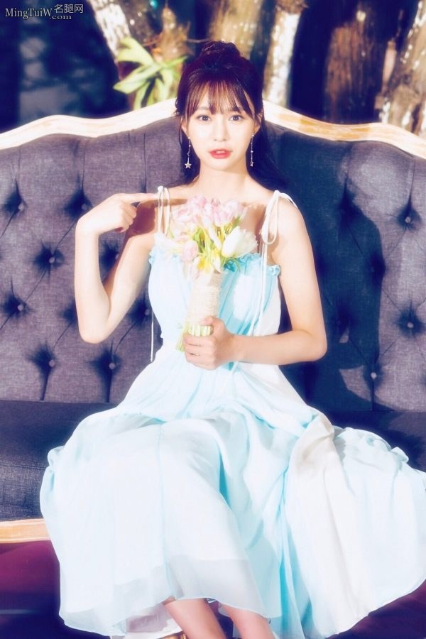 沈梦辰给颖儿当伴娘 大白腿抢了新娘的风头(5/9)