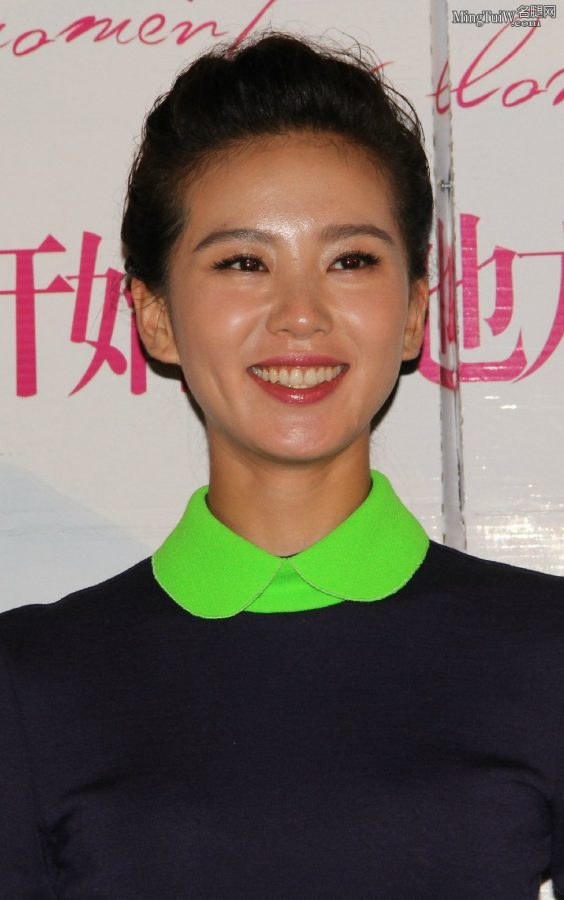 Liu Shishi steps on a waterproof platform and hates the sky-high instep with sexy curves(6/11)