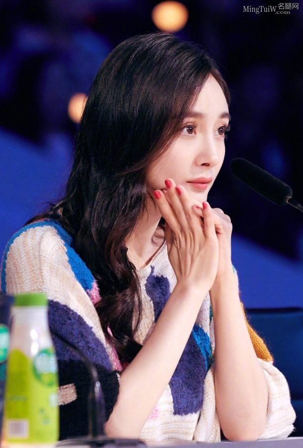 杨幂的美足玉手真是人间极品(14/17)
