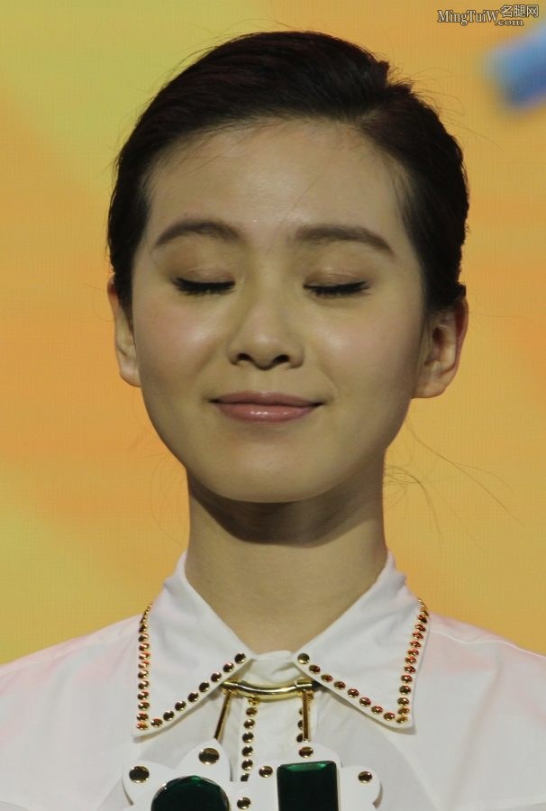 刘诗诗活动现场踩防水台高跟鞋无修图(6/7)