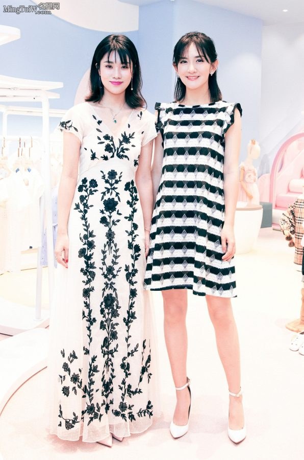 Hunan TV host Xie Na wears white high heels and her legs are smooth(14/16)