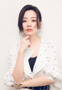 台上热情台下优雅 喜欢张靓颖脚上的这双细跟凉鞋