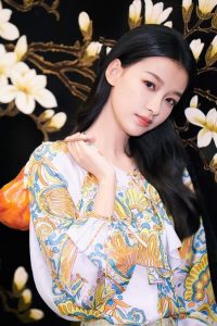孙怡美腿穿过膝长靴跷二郎腿