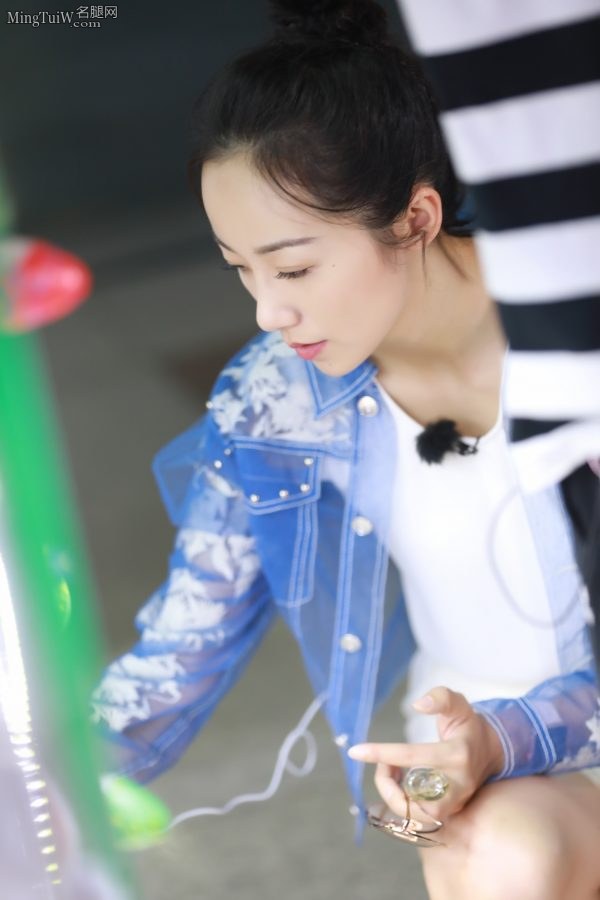 韩雪少女感十足的美腿(4/6)