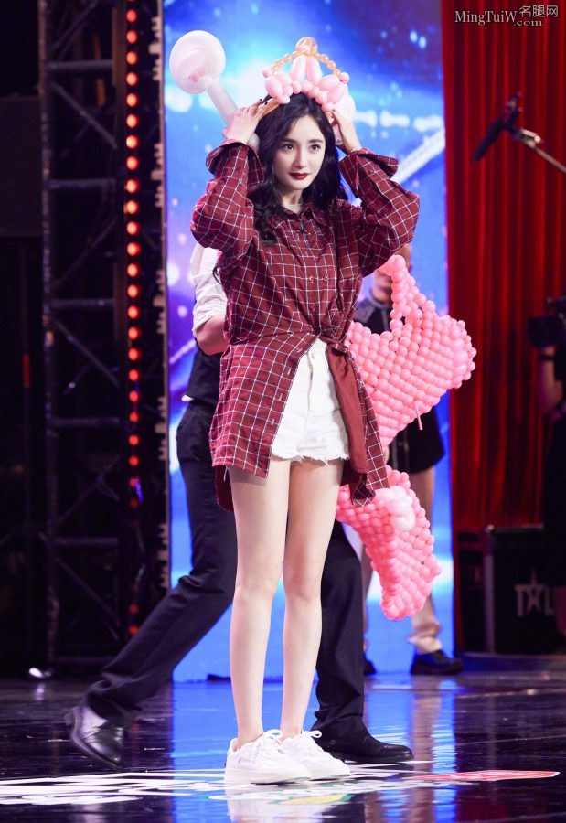 杨幂不愧是名腿网最受欢迎的美腿女神(14/54)