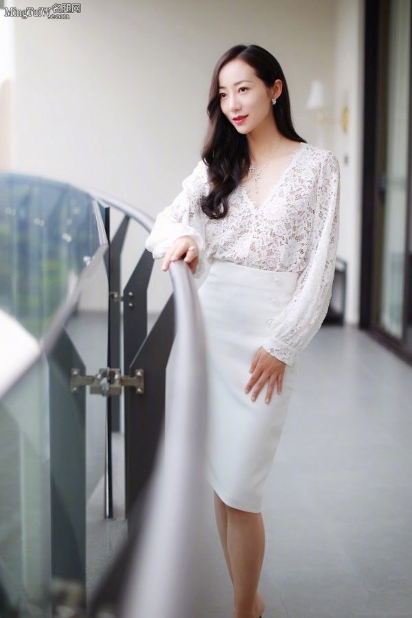豪宅里的贵妇韩雪美脸玉腿(7/9)