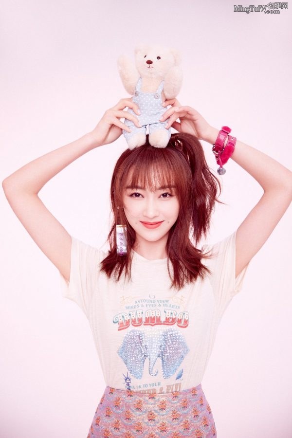 甜美粉红的少女宣璐小短裙白靴子露大腿(4/9)