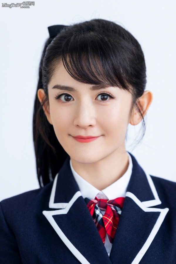 谢娜身穿校服棉筒袜俏皮灵动(3/12)