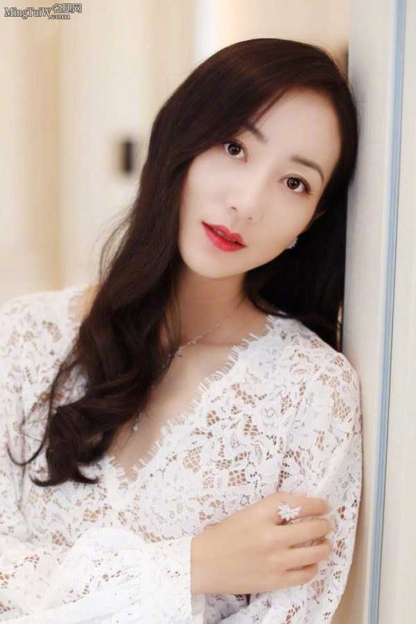豪宅里的贵妇韩雪美脸玉腿(5/9)