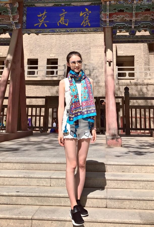 长腿美女杨祺如敦煌莫高窟一日游(1/2)