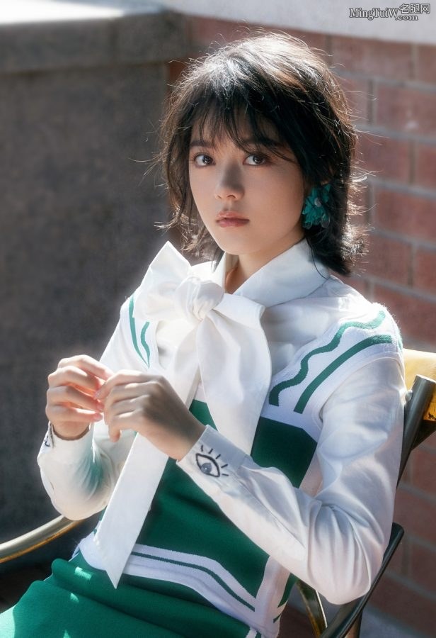 清新洒脱的女孩赵今麦田园风写真(4/9)