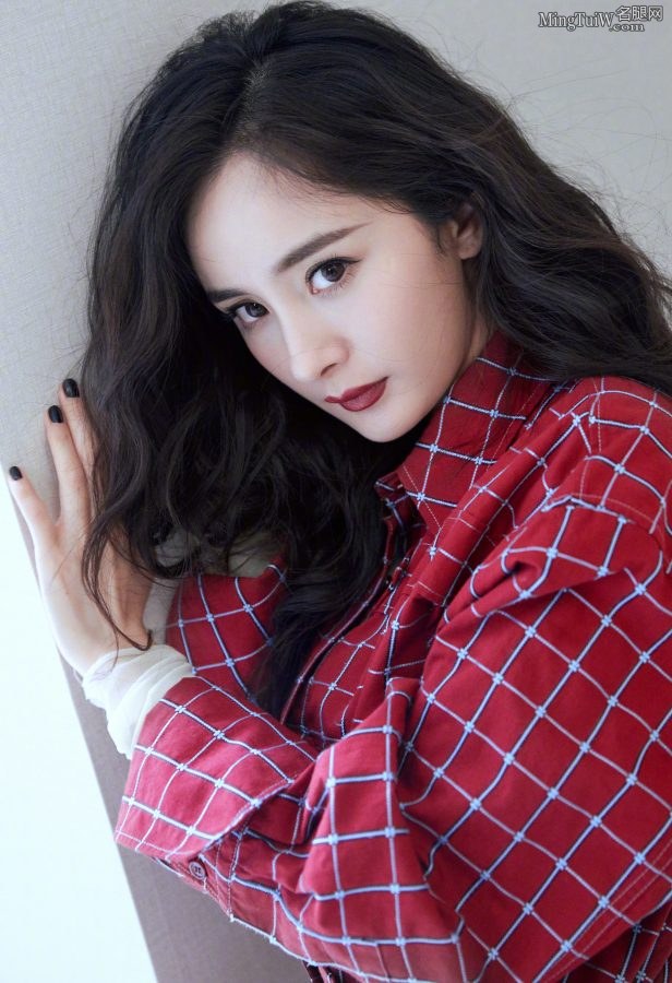 杨幂不愧是名腿网最受欢迎的美腿女神(8/54)