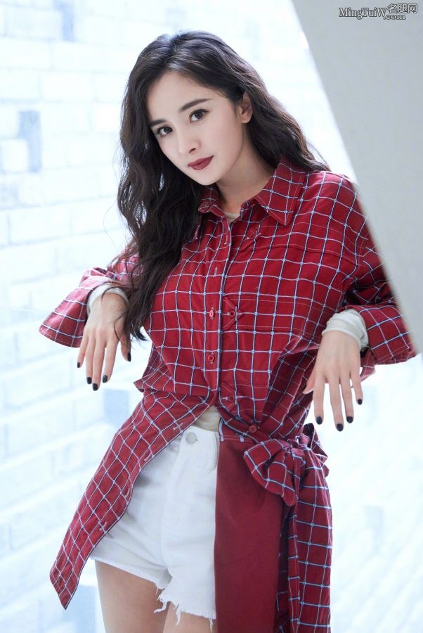 Yang Mi is indeed the most popular goddess with beautiful legs on MingLeg.com(6/54)