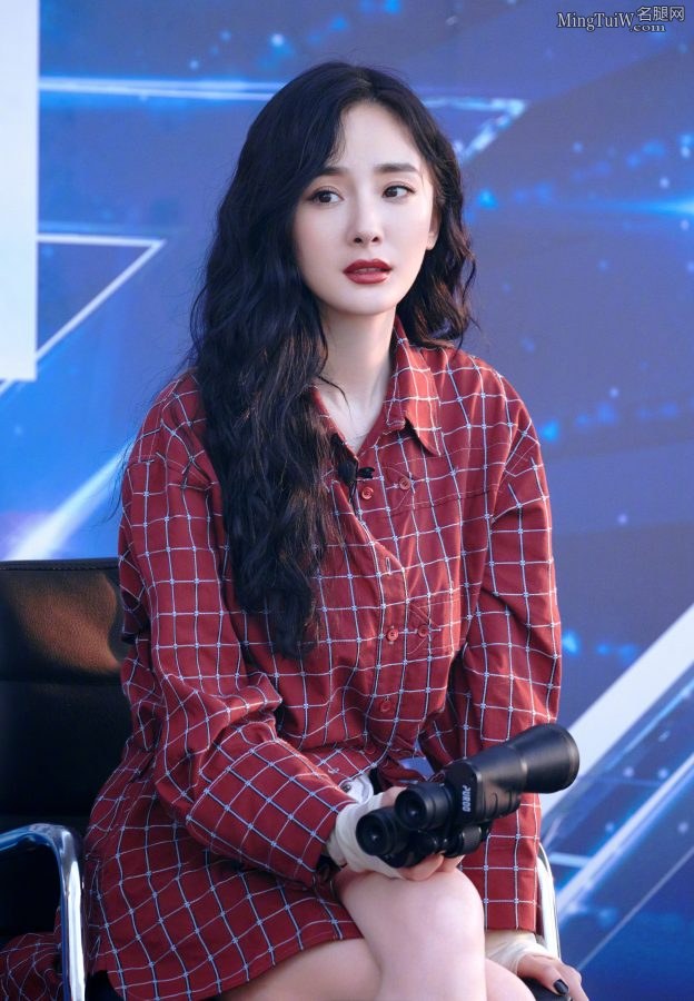 杨幂不愧是名腿网最受欢迎的美腿女神(19/54)