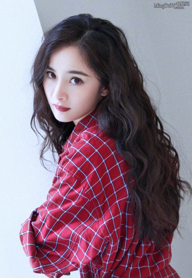杨幂不愧是名腿网最受欢迎的美腿女神(7/54)