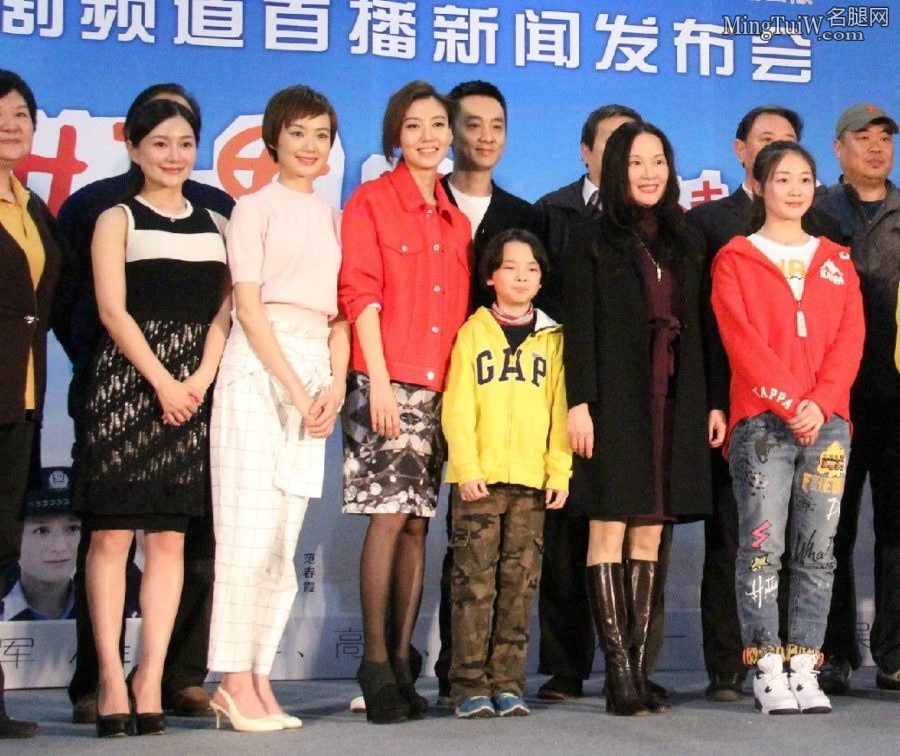 《好男儿》宣传时期高露穿上了黑色丝袜(2/4)