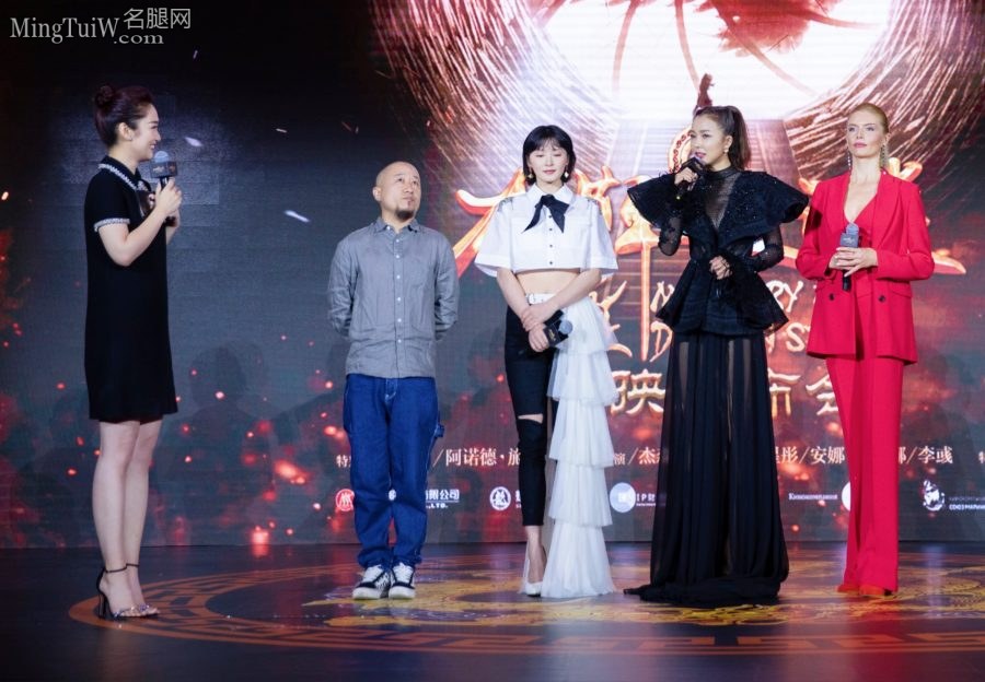 姚星彤黑纱裙内的美腿(2/6)