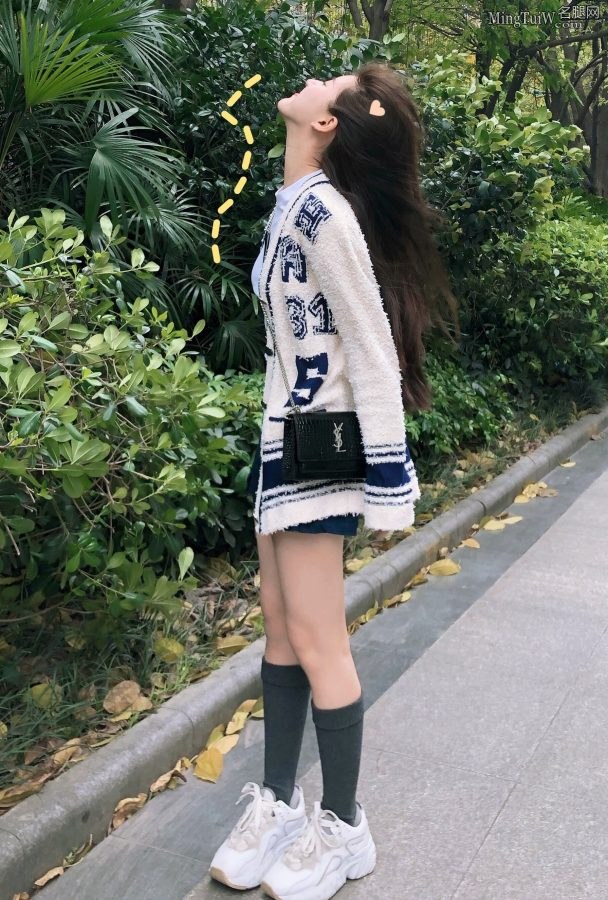 短筒袜运动鞋赵露思笑容灿烂甜美(3/5)