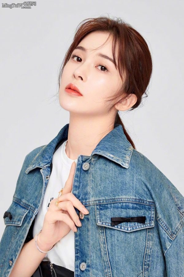 90年美女赵樱子白皙的纤细玉腿(2/4)
