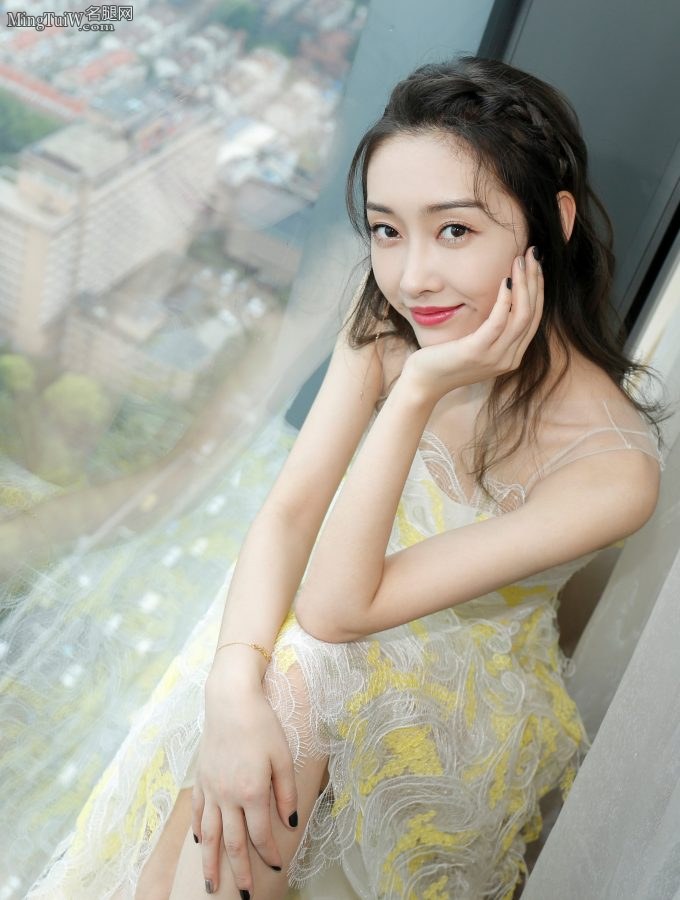 宣璐小姐姐一袭淡雅连衣裙 气质灵动如仙女下凡(10/15)