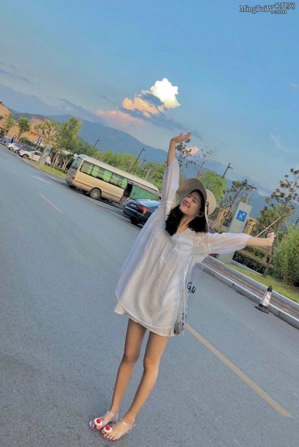 赵露思露脚丫生活照你怎么这么好看(1/4)