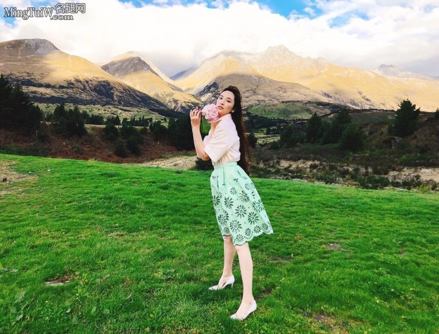 吴佩慈穿高跟鞋旅行 景色太美了(2/4)