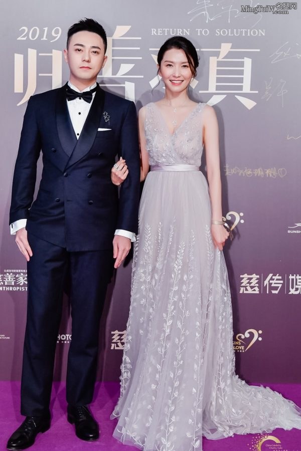 徐洁儿深沟写真 见到的都想盘她(7/7)