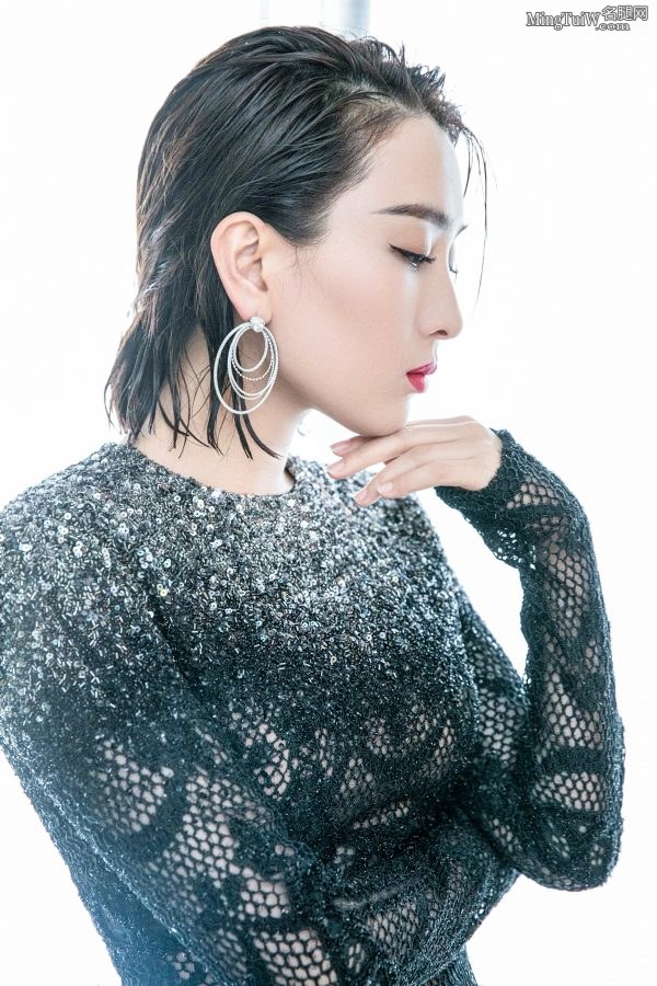 女星马苏一袭紧身长裙显露迷人风韵曲线太美(3/10)